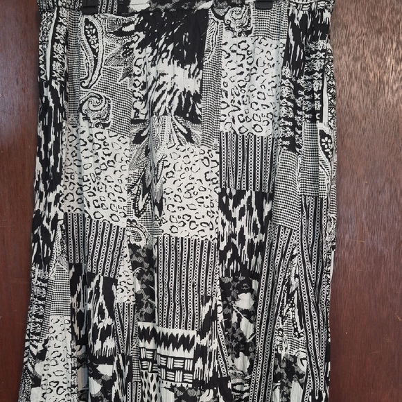 Notations Dresses & Skirts - Notations Black and White Patterned Maxi Skirt